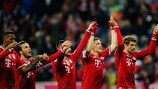 I giocatori del Bayern festeggiano al fischio finale