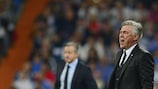 Carlo Ancelotti donne ses instructions à ses joueurs du Real Madrid