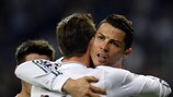 Cristiano Ronaldo celebra com Gareth Bale após marcar ao Schalke