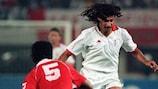 Ruud Gullit faces up to Benfica defender Aldair during the 1990 European Cup final
