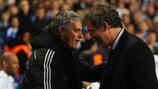 José Mourinho (à gauche) et Laurent Blanc à Stamford Bridge