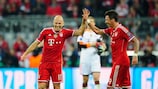 Arjen Robben festeggia con Mario Mandžukić