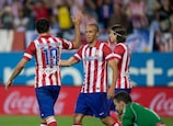 Diego Costa felicita Miranda, que deu vantagem ao Atlético