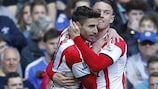 Os autores dos golos do Sunderland, Fabio Borini e Connor Wickham, festejam em Stamford Bridge