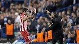Diego Costa celebra un gol con Diego Simeone