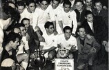 O Real comemora o seu primeiro título europeu, em 1956