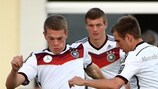 Matthias Ginter (left) trains at the World Cup with Toni Kroos and Philipp Lahm