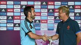 Spain coach Jorge Vilda shakes hands with Andre Koolhof