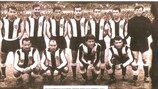 A equipa do Beşiktaş, campeã em1966/67, com Sanlı Sarıalioğlu, quarto a contar da esquerda