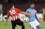 El jugador del Athletic Carlos Gurpegi y Lorenzo Insigne (SSC Napoli), durante el duelo de ida
