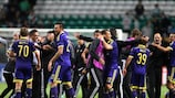 Os jogadores do Maribor celebram após baterem fora no "play-off" o Celtic