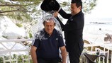 Michel Platini akzeptiert Ice Bucket Challenge