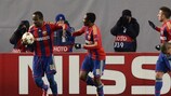 Seydou Doumbia (à esquerda) após marcar pelo CSKA