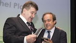 Michel Platini (right) with SPL-FBF president Pertti Alaja after receiving the Erik van Frenckell medal