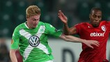 Wolfsburg's Kevin De Bruyne up against LOSC's Djibril Sidibé