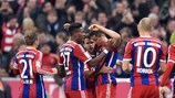 O Bayern comemora depois de Robert Lewandowski fazer o empate frente à sua antiga equipa