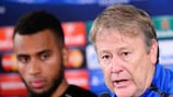 Isaac Kiese Thelin e Åge Hareide in conferenza stampa