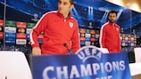 Ernesto Valverde y Mikel Balenziaga (Athletic Club) atendieron a los medios de comunicación