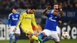Cesc Fàbregas, do Chelsea, em duelo com Kevin-Prince Boateng, do Schalke