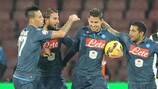 O Nápoles festeja o penalty marcado por Jorginho na disputada eliminatória frente à Udinese