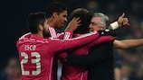 Carlo Ancelotti (à droite) félicite Marcelo après son but