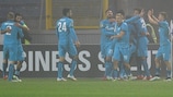 Jogadores do Zenit comemoram a vitória na segunda mão