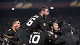 La gioia dei giocatori dell'AS Roma: la vittoria 2-1 in casa del Feyenoord vale l'accesso agli ottavi di finale di UEFA Europa League