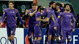 Mario Gomez fête son but face à Tottenham avec ses coéquipiers de la Fiorentina