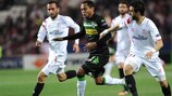 Mönchengladbach's Raffael takes on the Sevilla defence