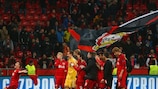 Kyriakos Papadopoulos lidera os festejos do Leverkusen no final do jogo