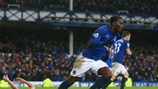 Romelu Lukaku festeja após colocar o Everton a vencer por 2-1