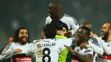 Die Spieler von Beşiktaş kosten ihren Triumph nach dem Sieg im Elfmeterschießen aus