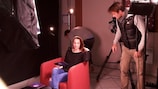 Kosovare Asllani bei der Vorbereitung auf ihr Interview