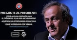 El Presidente de la UEFA Michel Platini espera sus preguntas