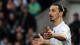 Zlatan Ibrahimović mostra a frustração pela derrota do Paris