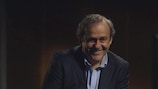 Michel Platini, Presidente de la UEFA, respondió a las preguntas de aficionados, jugadores y técnicos