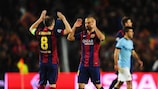 Andrés Iniesta y Javier Mascherano celebran la victoria del Barcelona