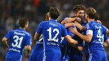 Schalke feiert den Treffer von Leroy Sané