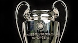 Die Trophäe der UEFA Champions League ist auf dem Weg nach Berlin