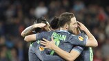 Os jogadores do Nápoles celebram um golo frente ao Wolfsburgo