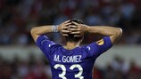 Mario Gomez na derrota da Fiorentina por 3-0 em Sevilha