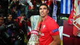 Sia il Sevilla che José Antonio Reyes sollevano il trofeo per la quarta volta nella loro storia