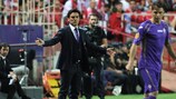 Vincenzo Montella dell'ACF Fiorentina gesticola durante la pesante sconfitta di UEFA Europa League contro il Sevilla FC