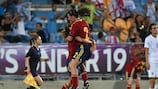 Marta Turmo y Nuria Garrote celebran la victoria de España