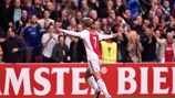 Viktor Fischer comemora depois de marcar o primeiro golo do Ajax
