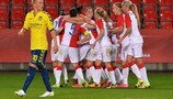 Lo slavia Praga festeggia un gol durante la sfida vinta contro il Brøndby