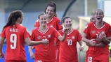 Suiza celebra un gol en su victoria por 0-3 sobre Italia