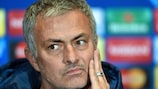 José Mourinho à conversa com os jornalistas na véspera do embate do Chelsea com o Dínamo Kiev
