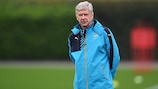 Arsenal manager Arsène Wenger oversees training on Monday