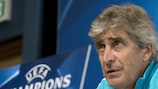 Manchester Citys Trainer Manuel Pellegrini